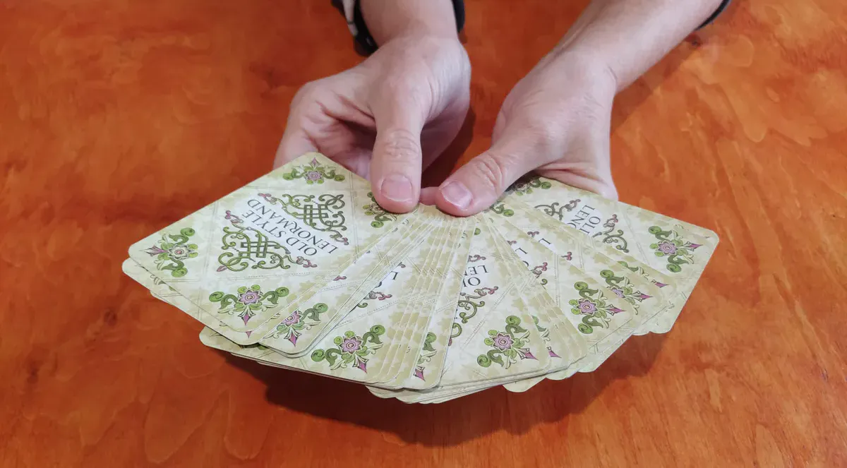 Карты в виде веера